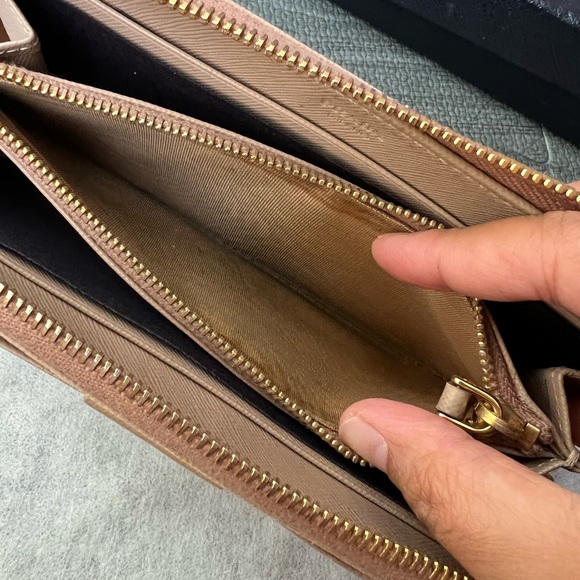 Prada wallet - Picture 4 of 9